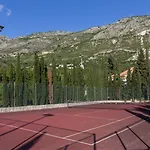 Dubravka Πανσιόν